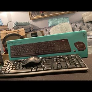 Logitech MK270 Wireless Keyboard and Mouse in Black